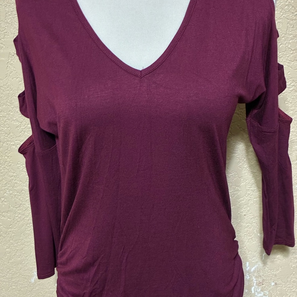 Lovely maroon color  ladder sleeve blouse. Emerald